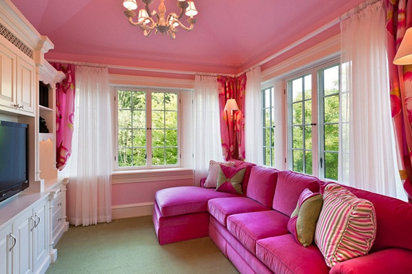 Phòng khách với tông màu hồng