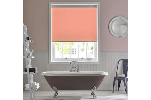 Phòng tắm với màu cam san hô