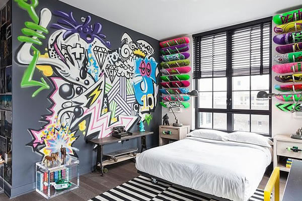 Phòng ngủ trở nên hấp dẫn hút ánh nhìn hơn với mảng tường sơn theo phong cách Graffiti