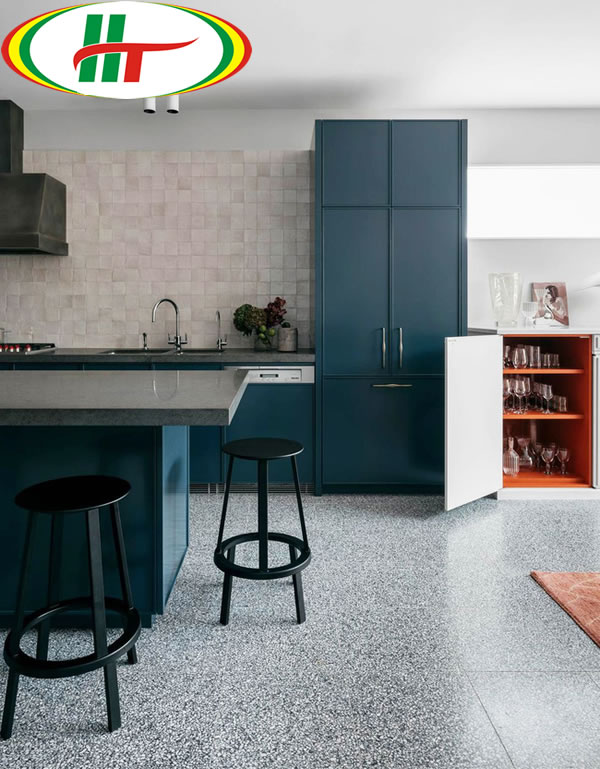 Không gian bếp thu hút hơi với màu xanh Marine Blue