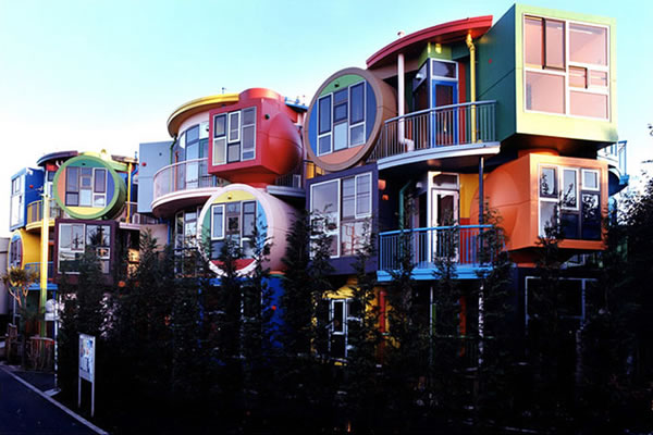 Ngôi nhà với 40 màu sơn rực rỡ nổi bật trẻ trung